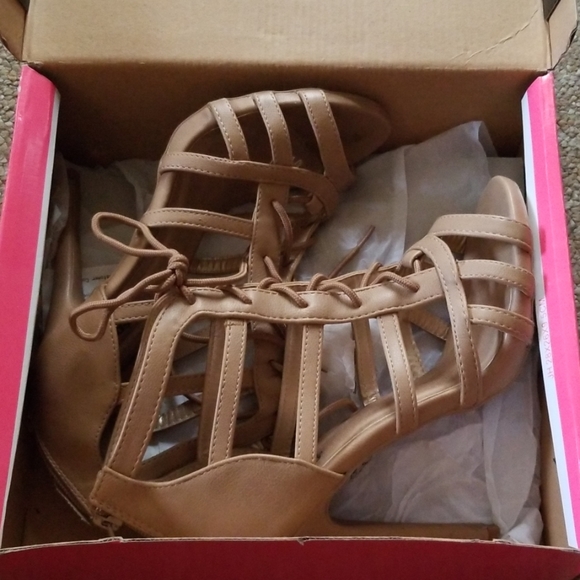 Heel good condition - Picture 2 of 6